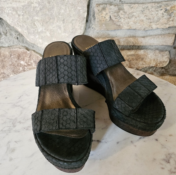 Stuart Weitzman Black Reptile Pattern Upper Cork Wedge Slide Sandals  Size 6M - Picture 14 of 14